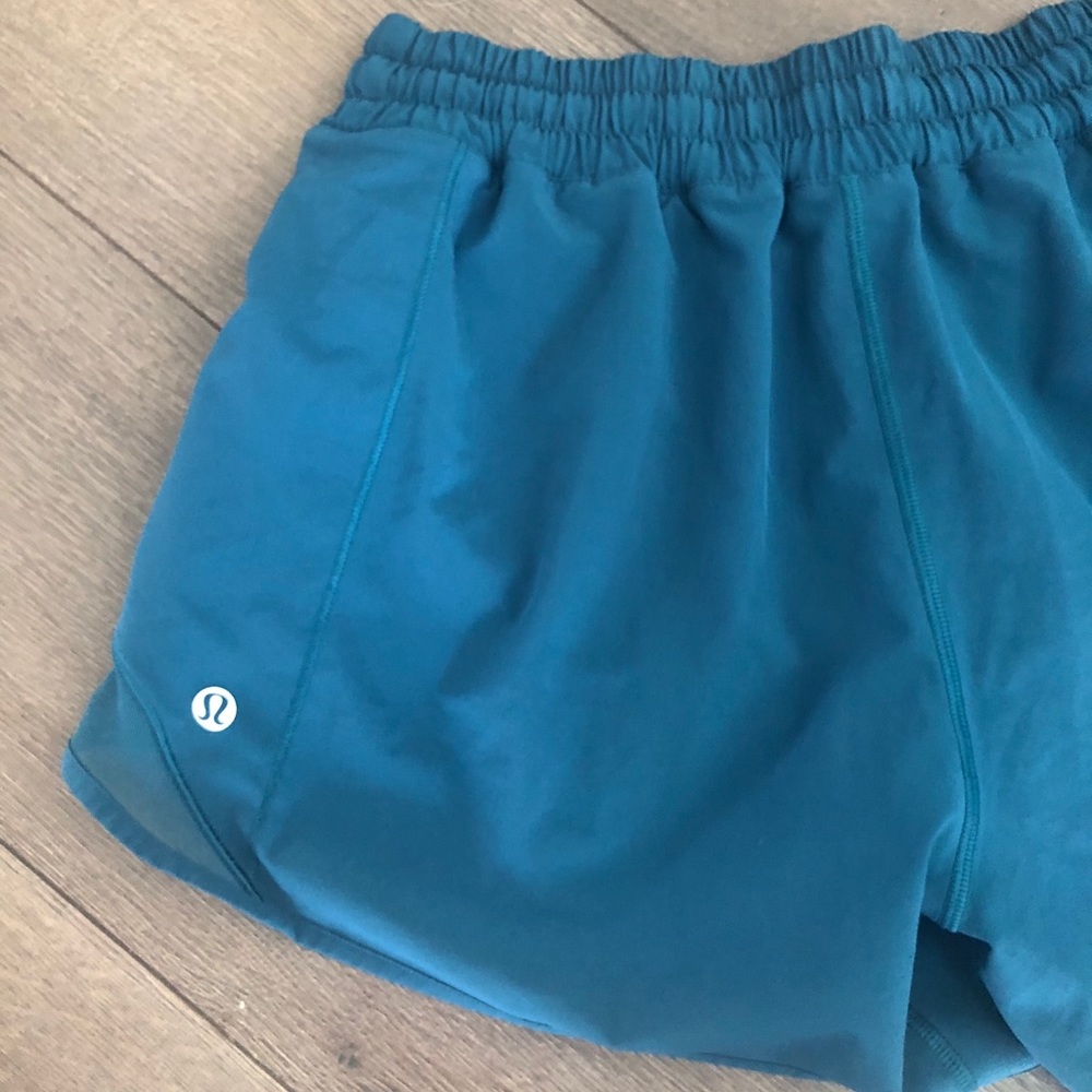 π Lululemon NILE BLUE Hotty hot short Sz. 6 2.5β - Picture 9 of 12